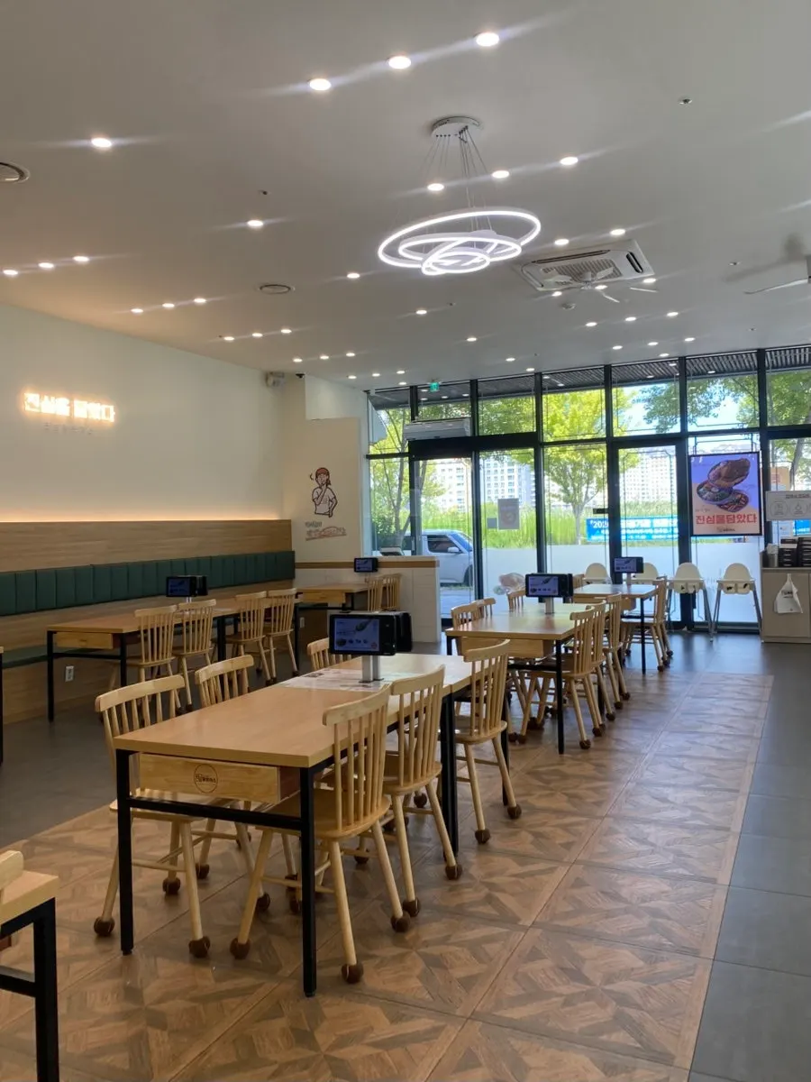 Restaurant dining room with tables