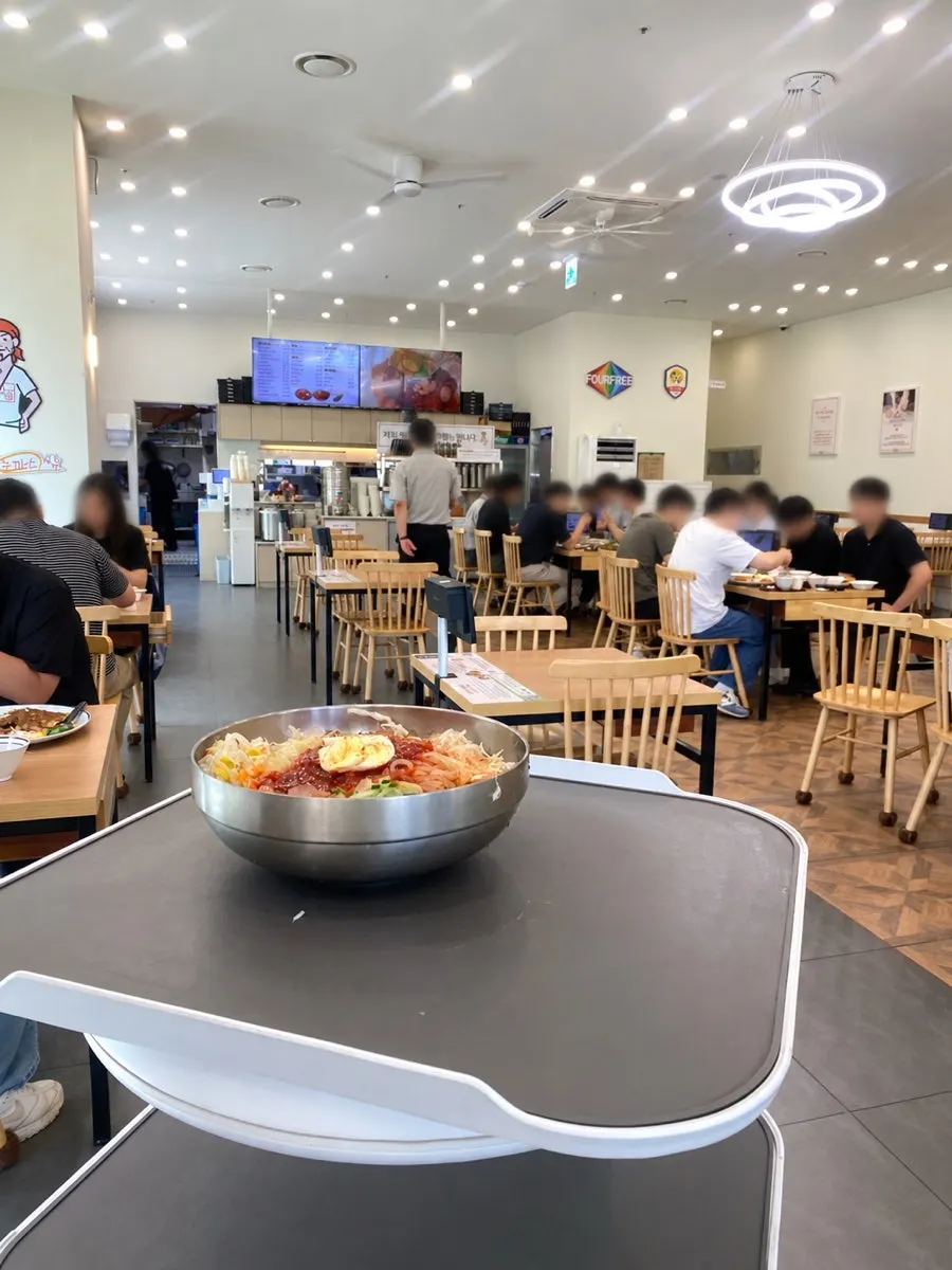 Jinsim Wang Donkkaseu dining room with spacious seating
