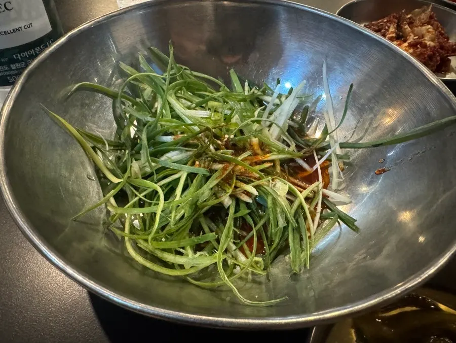 참숯집 쌈채소와 파절이 반찬