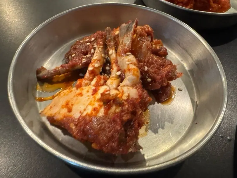 참숯집 마늘과 된장 반찬 접시