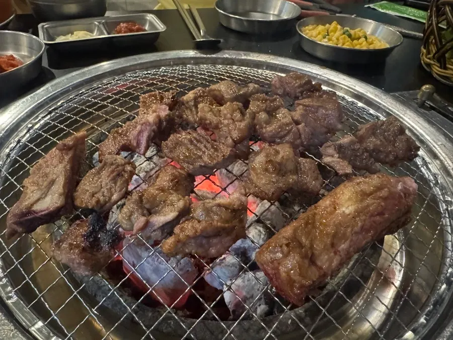 참숯집 양념돼지갈비 3인분 접시