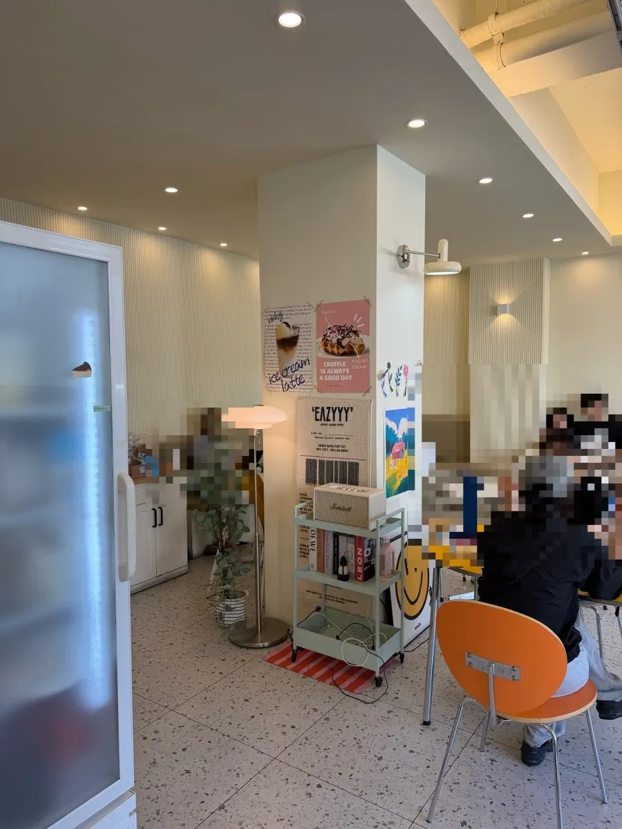 Seating area at Vibe Log Coffee Naju Dongshin University Branch