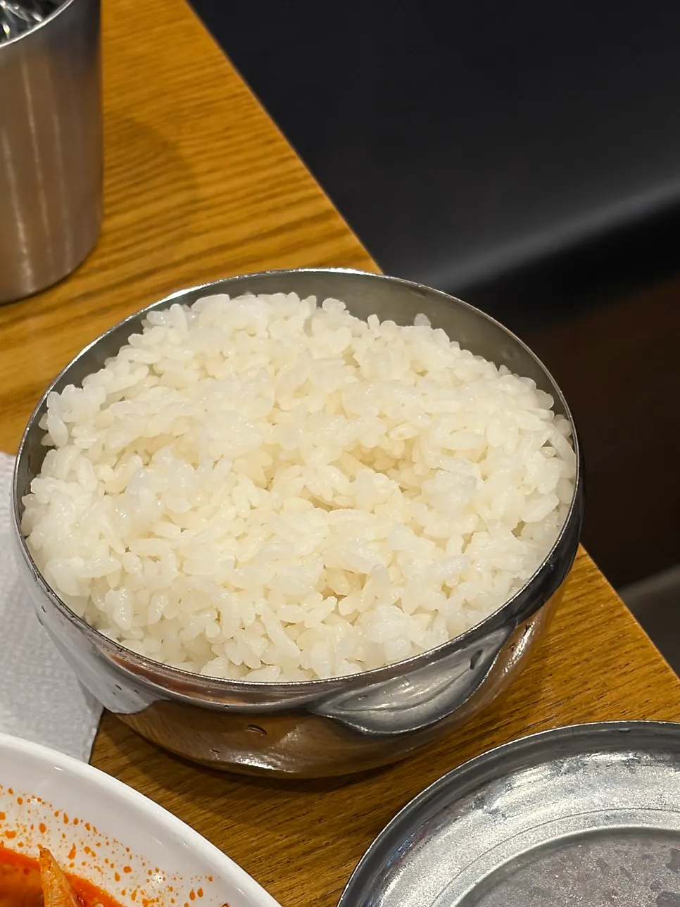 Semangkuk naju gomtang dengan nasi di dalamnya