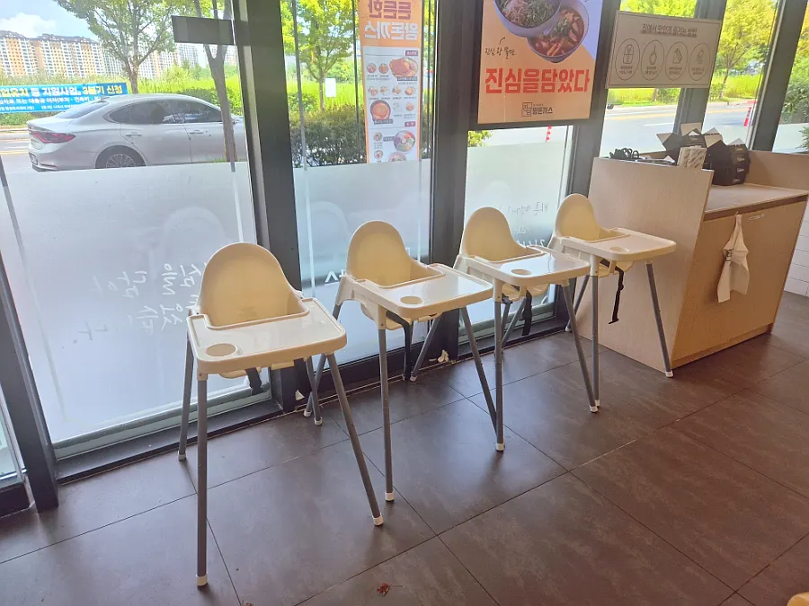 Spacious, clean interior of Jinsim Wang Donkkaseu Naju Innovation Branch