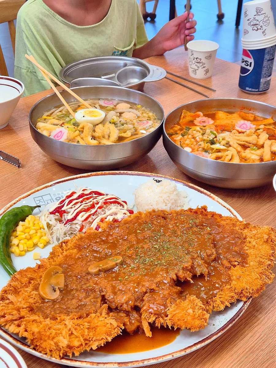 Double giant pork cutlet plate showing its scale
