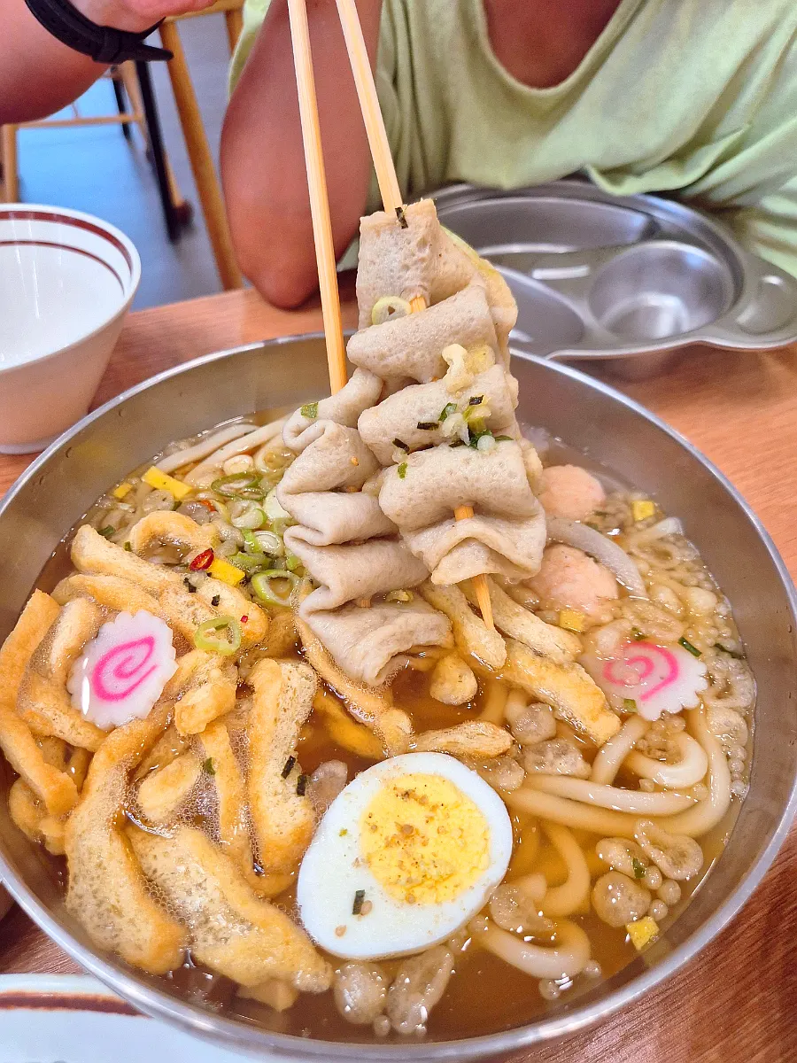 Skewered fish cake udon eaten by the kids
