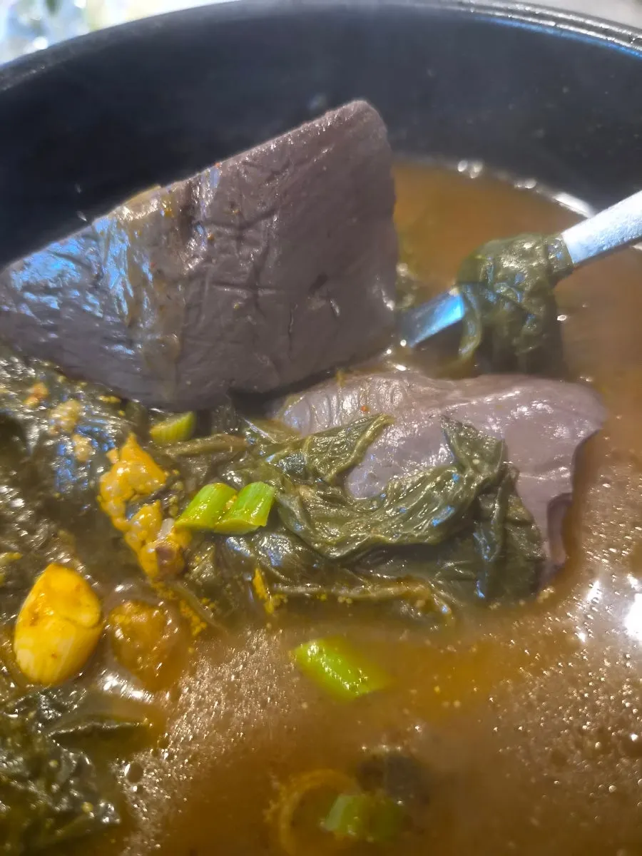 Bubbling stone-pot ox blood soup