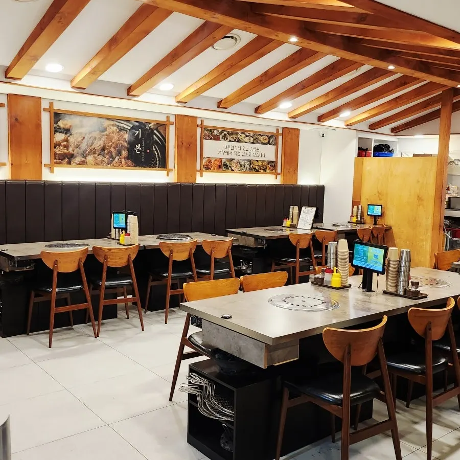 ナジュミョノク果川店の外の看板