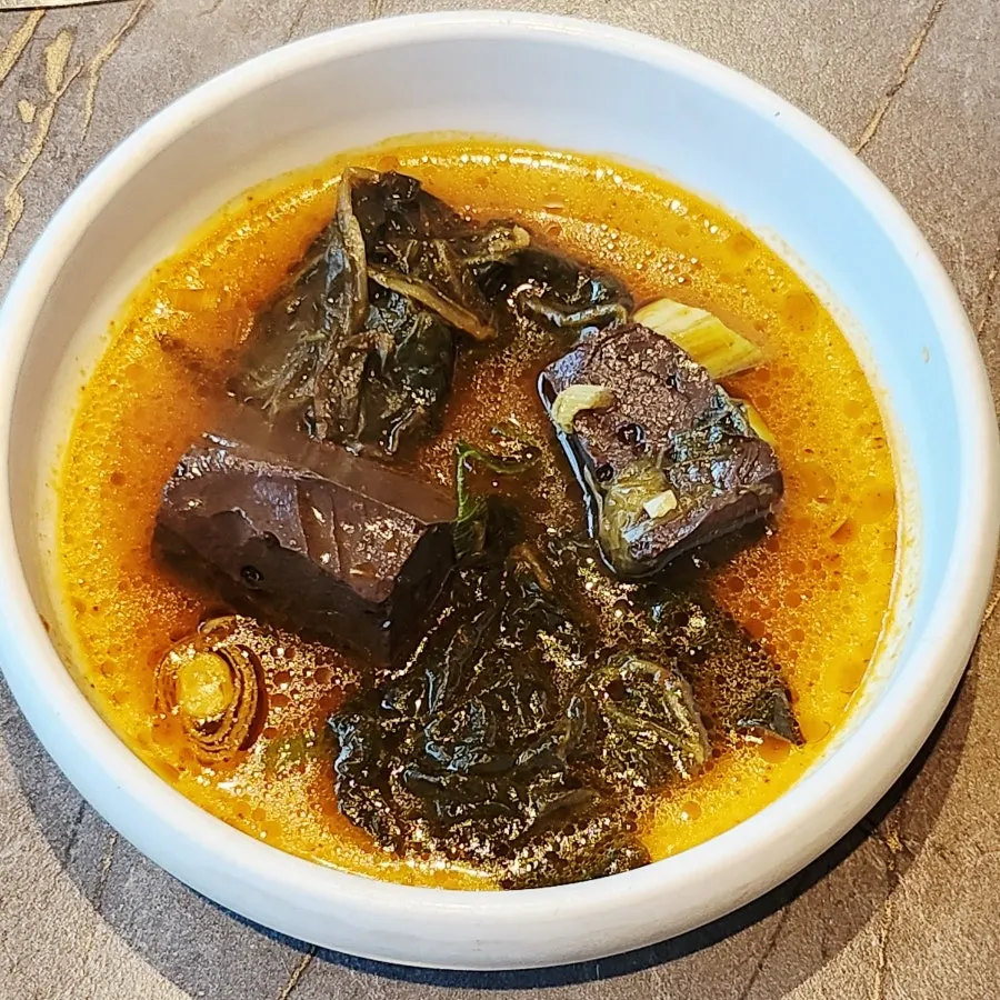 鉄板で焼いた花カルビ肉