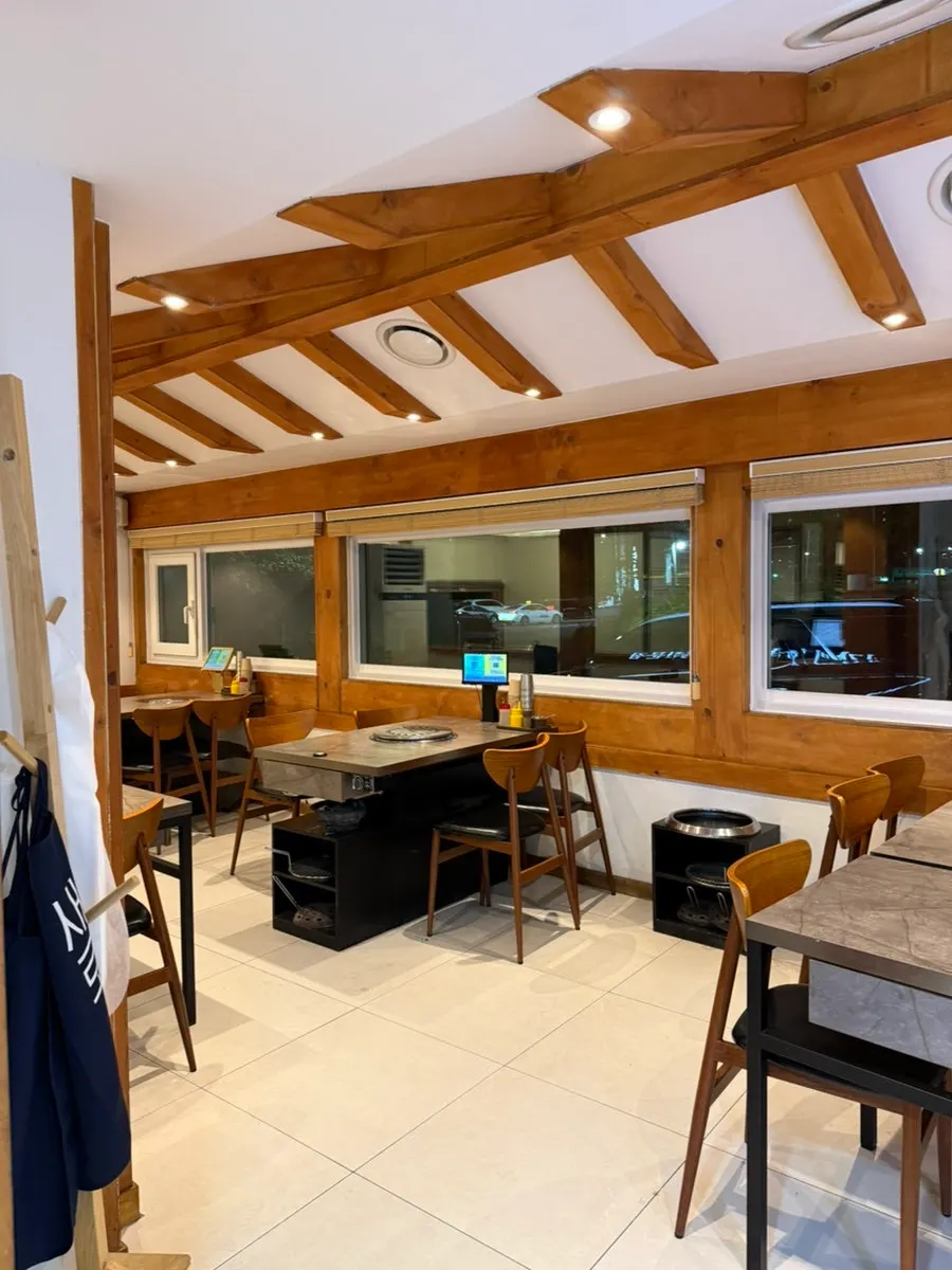 Spacious dining hall with wide seating at Najumyeonok Gwacheon Branch