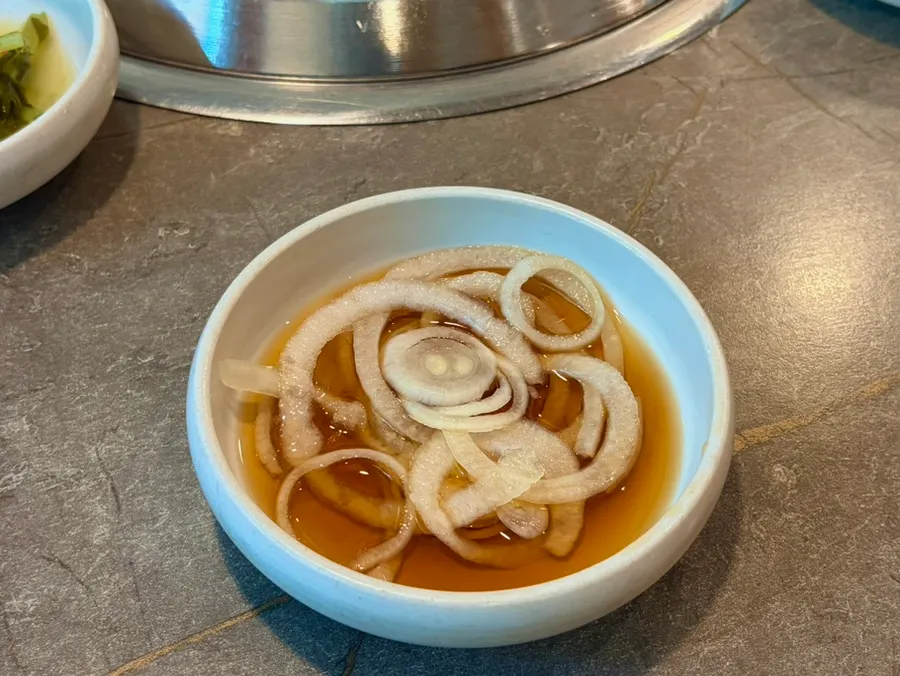 Delicious fresh kimchi (geotjeori)