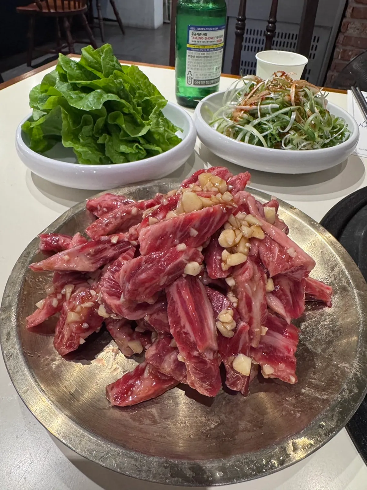 Table setting for the jeuseok yangnyeom sogalbisal at Nagwon Sutbulgalbi