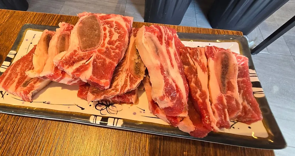 주문한 소생갈비 한 접시