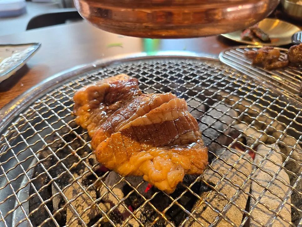 숯불에 구운 양념 돼지갈비