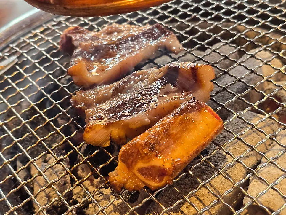 먹다 보니 금방 줄어든 돼지갈비