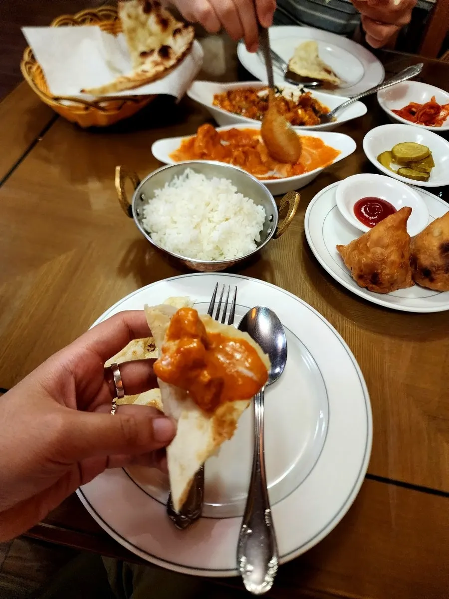 치킨마크니에 찍어 먹는 갈릭난