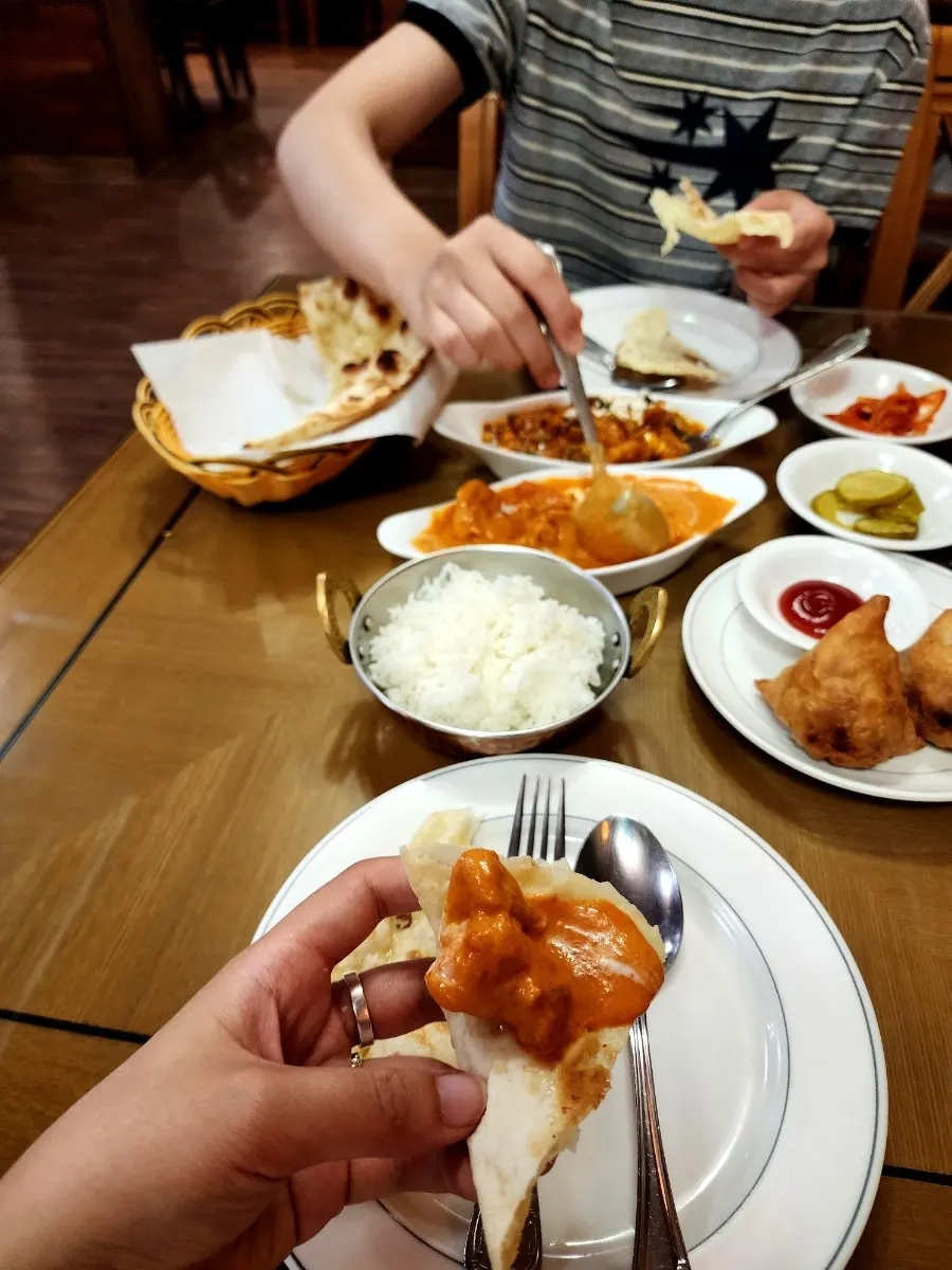 진한 치킨마크니 커리와 난 조합