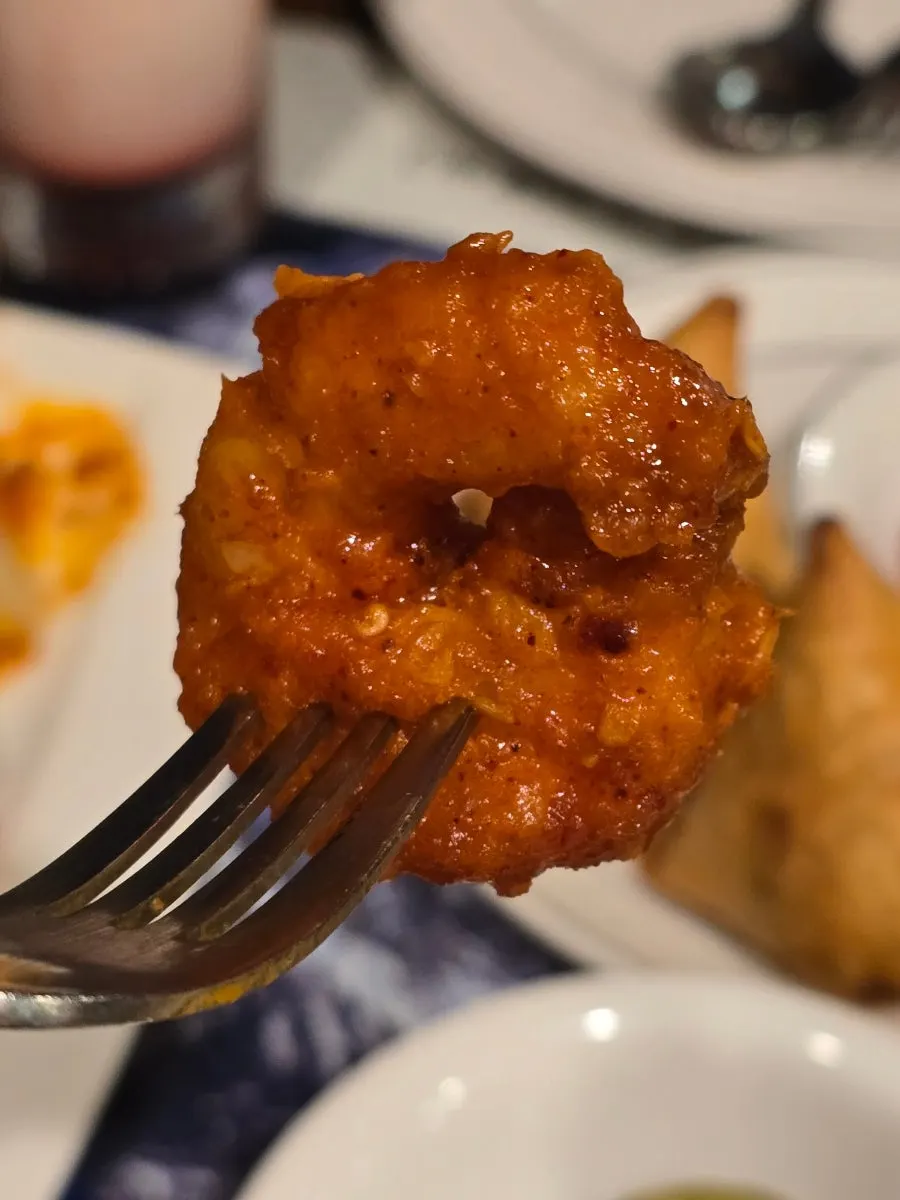 Two pieces of samosa from the couple set
