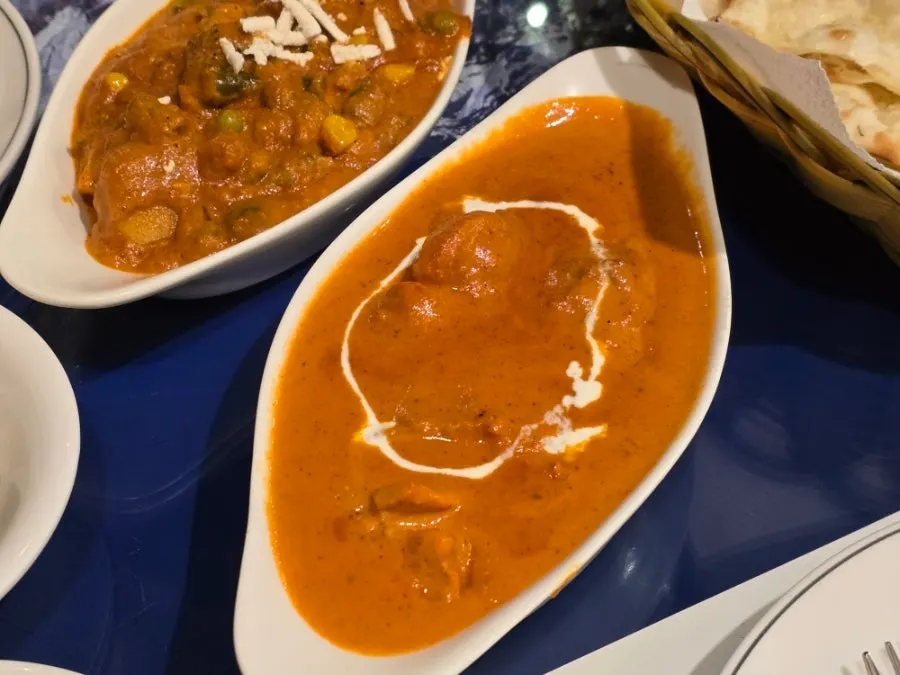 Bowl of chicken makhani curry