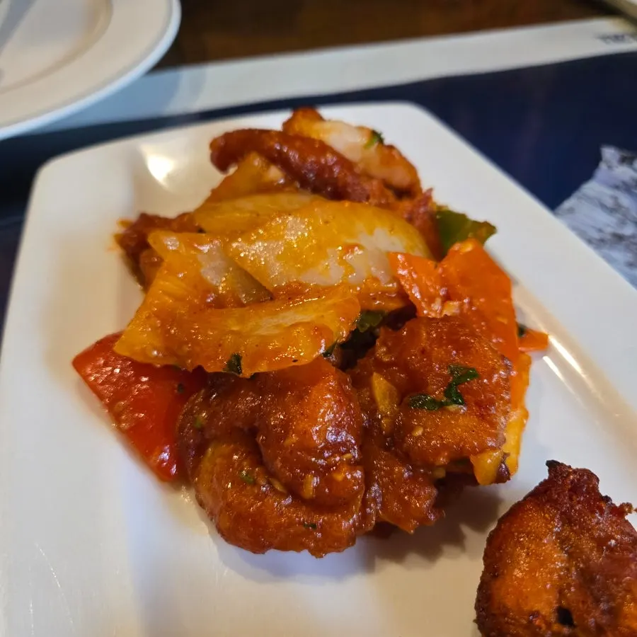 Plate of shrimp chili included in the couple set
