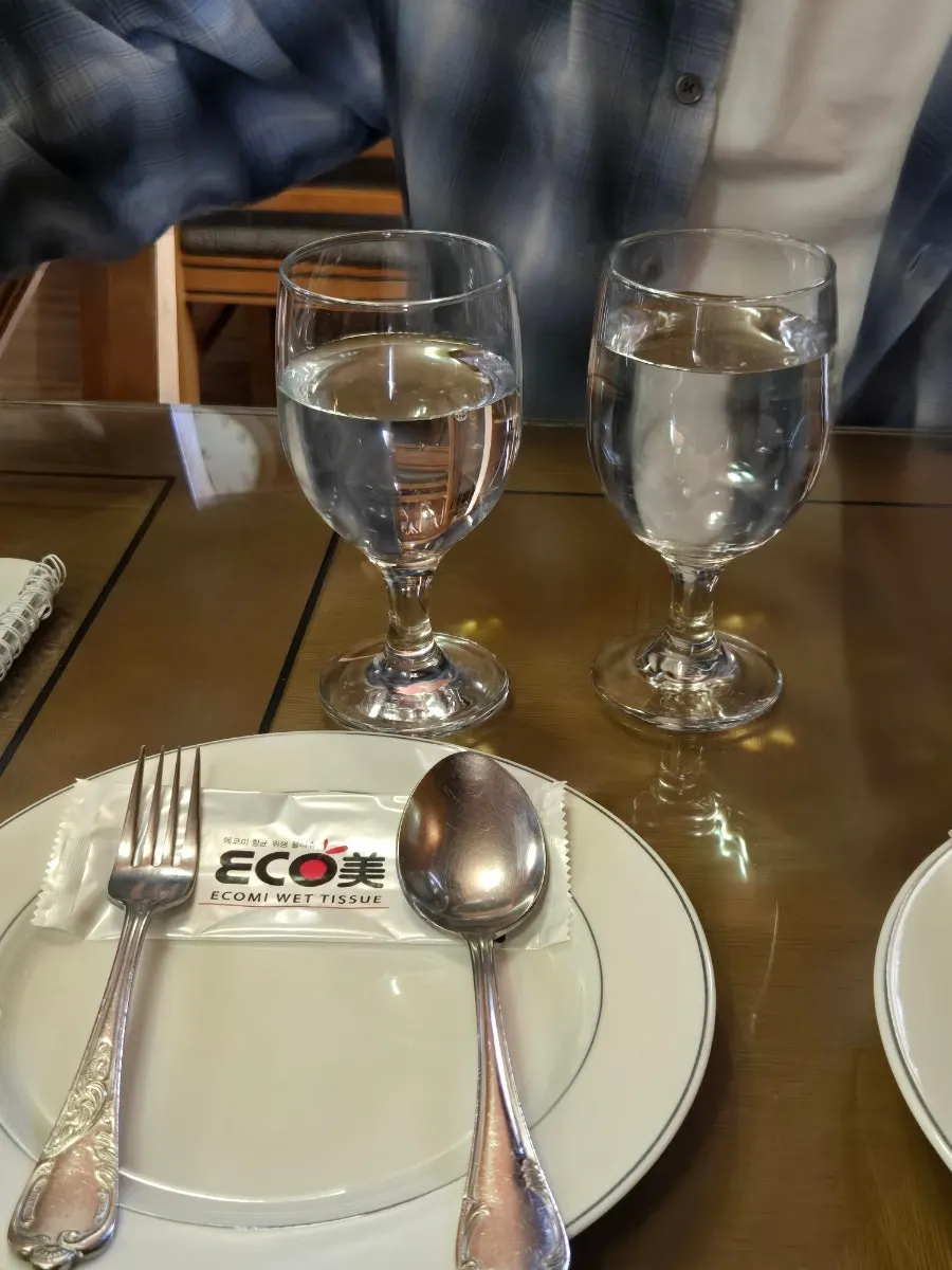 커플 2인세트 구성이 적힌 메뉴판