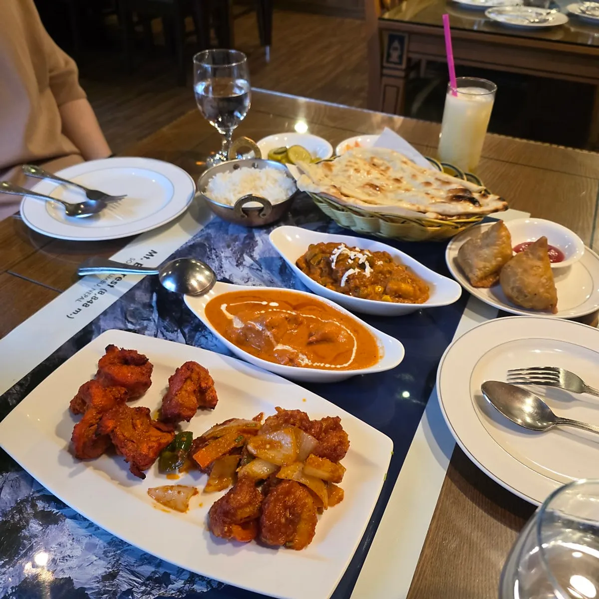 나마스테 동묘점 2인 커플세트 한 상