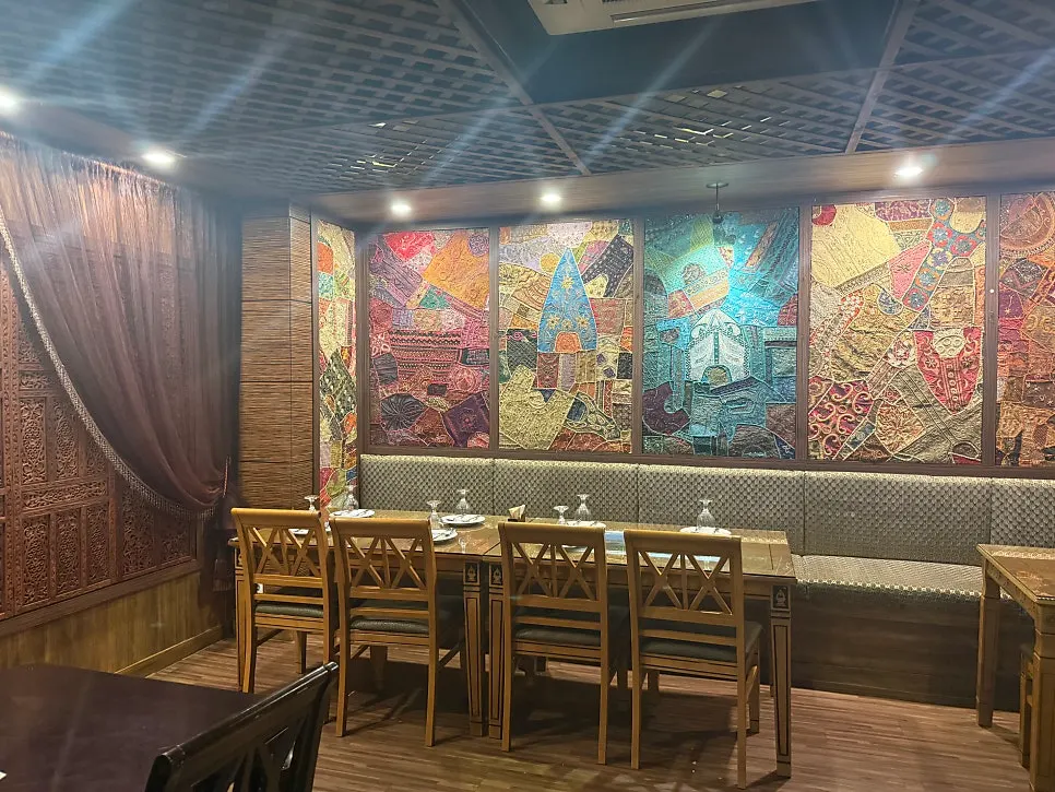 Full spread of the two-person curry and naan set