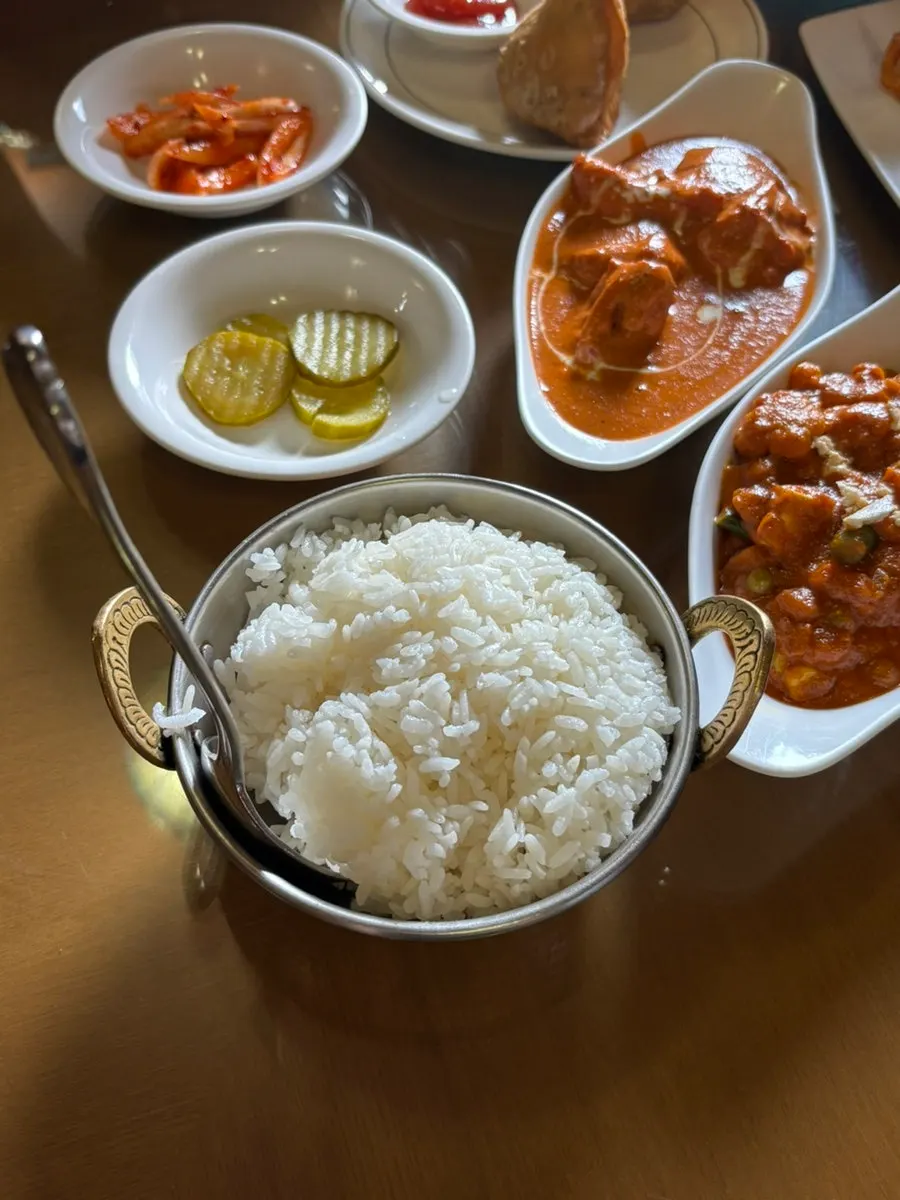 야채커리를 올린 플레인라이스