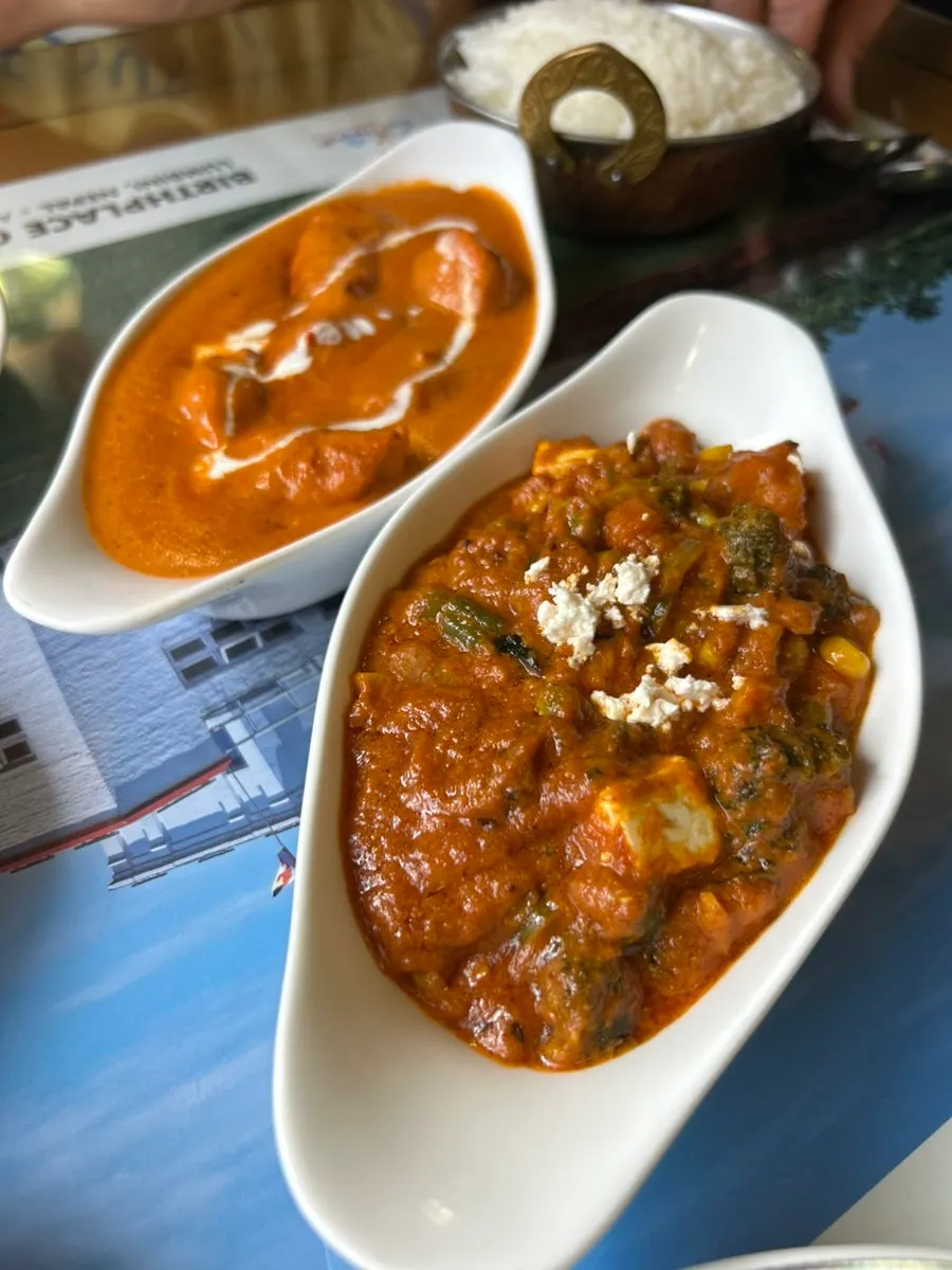 Bát cà ri rau và chicken masni