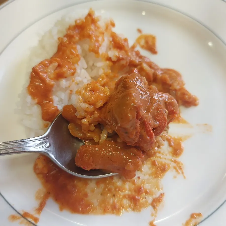 Chicken makhani curry served over rice