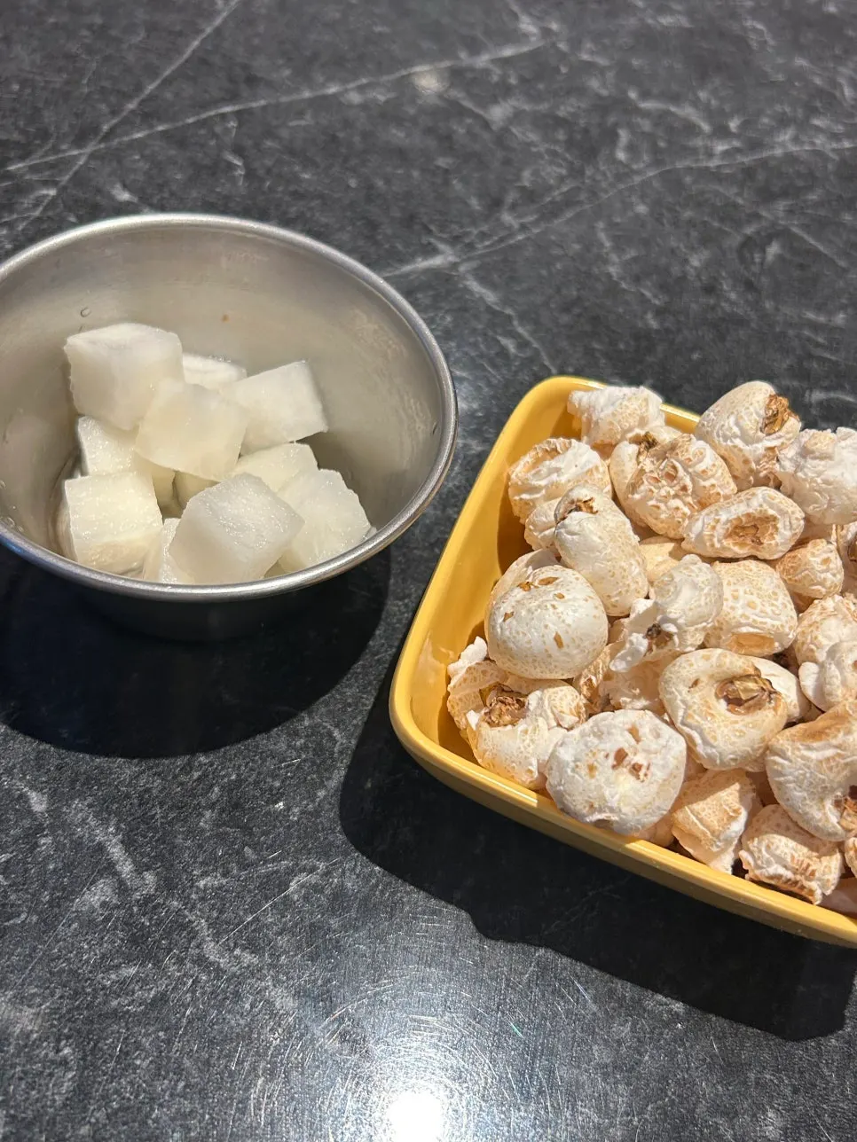 A full spread of the ordered boneless chicken and soup tteokbokki