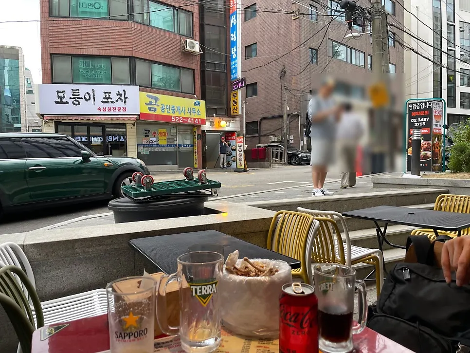 Restaurant space with walk-in customers
