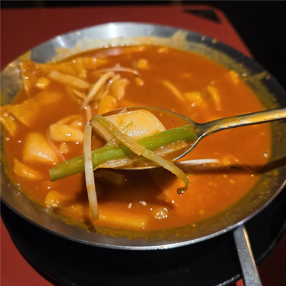 Soup Tteokbokki with rice cakes and wheat rice cakes