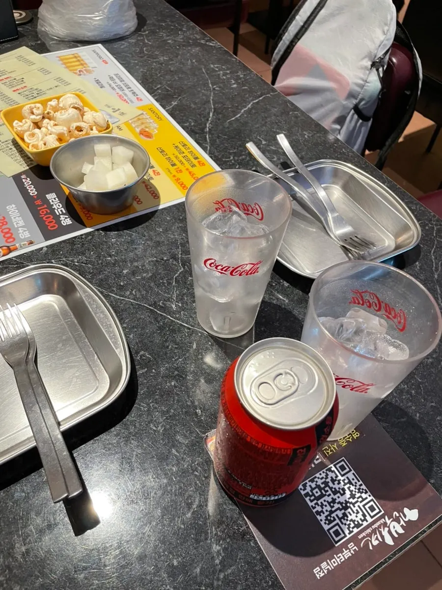 Ordered zero-sugar cola with basic side dishes