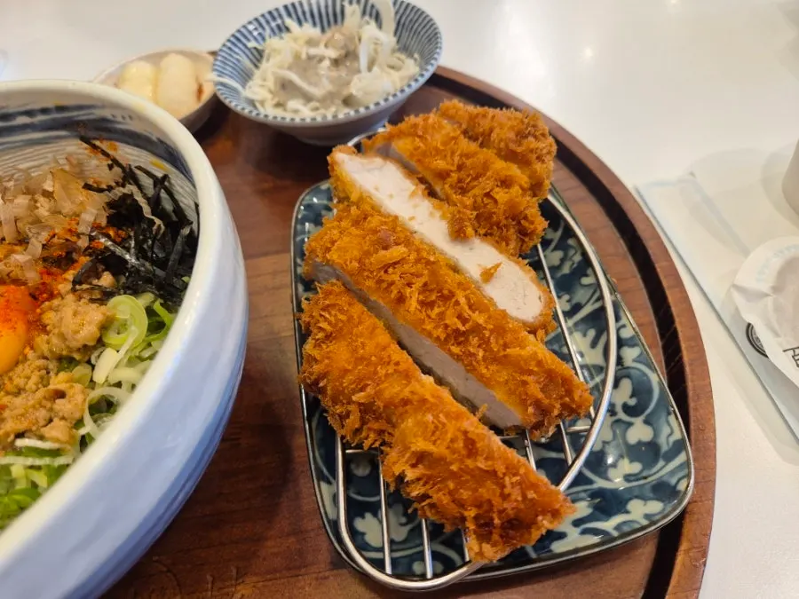 Crisp tonkatsu served with mazesoba