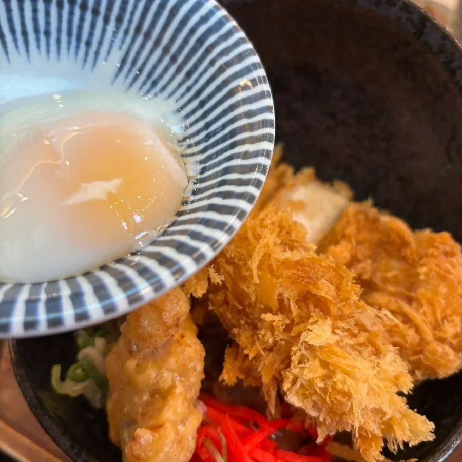 Basic side dishes and tableware at Baek Sojeong