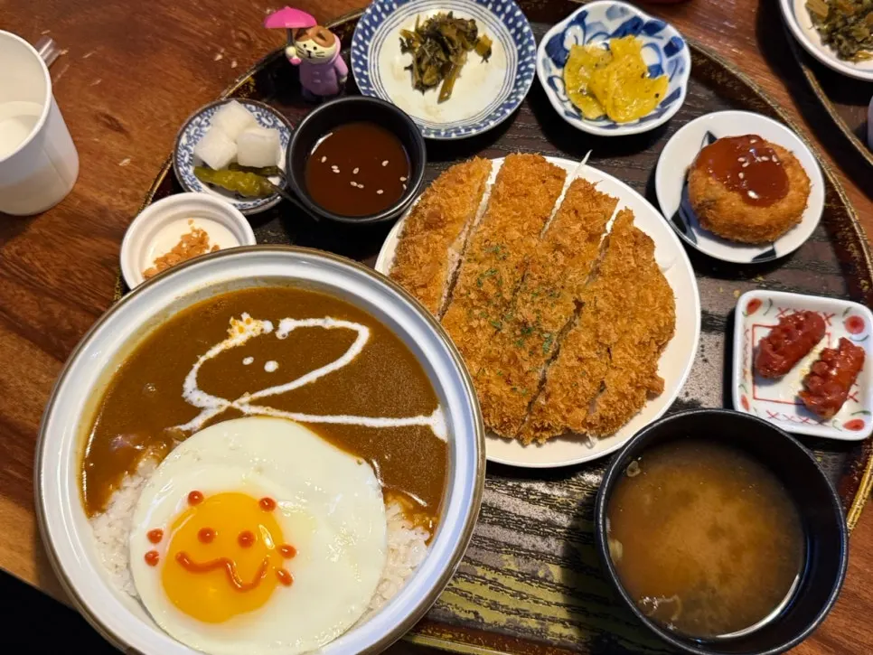 Tonkatsu and curry tray