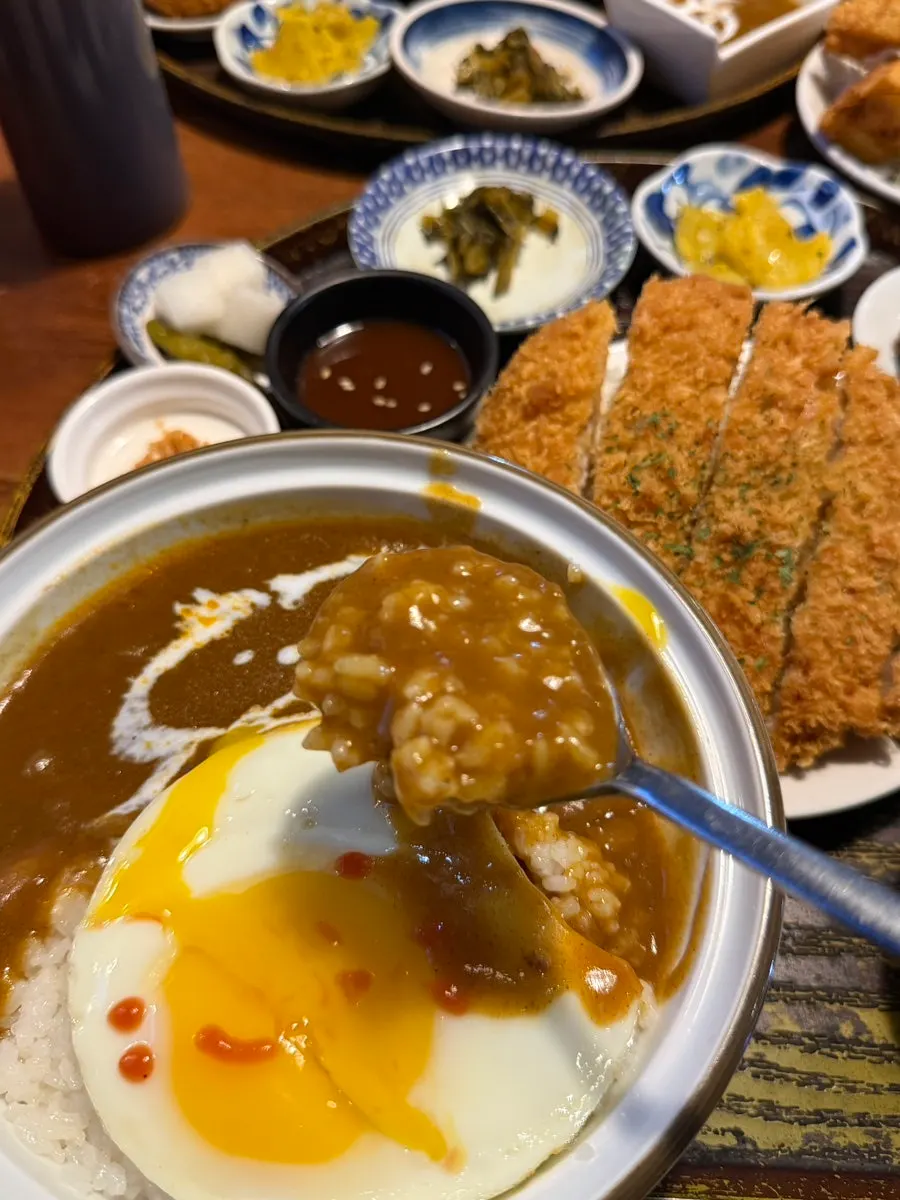 Crispy tonkatsu curry dish