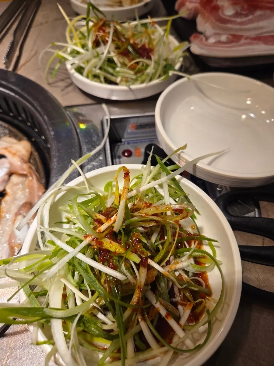 노릇하게 익은 삼겹살과 오겹살