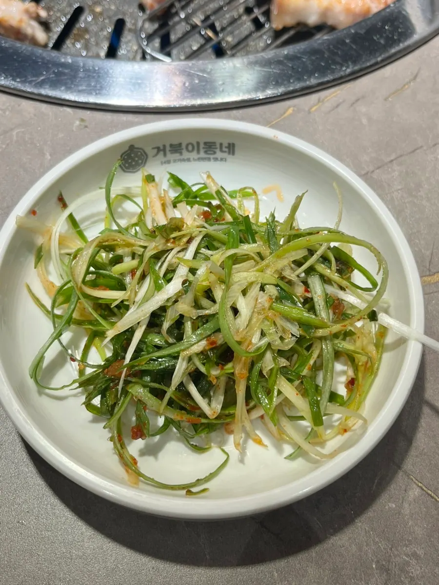 도톰하게 구운 오겹살