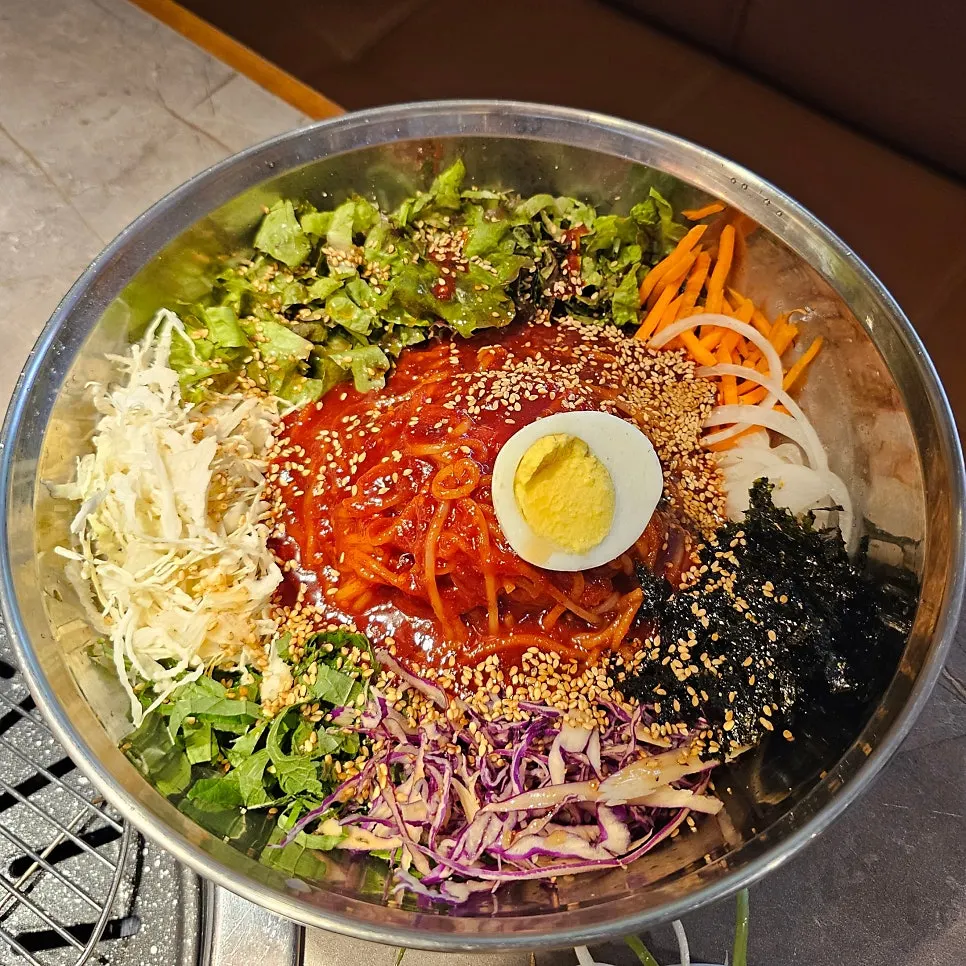 Grilled pork belly rolled up with jjolmyeon