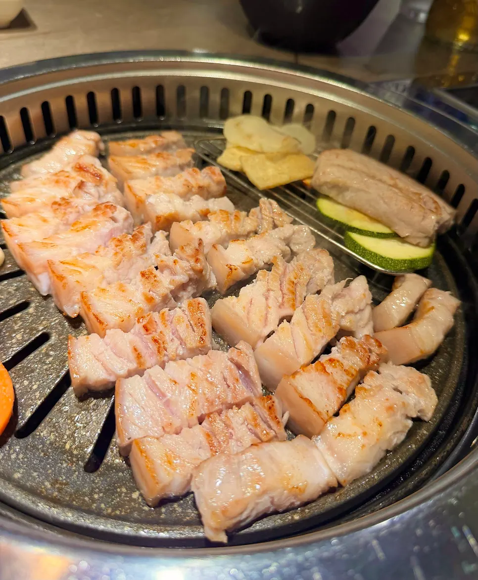 A plate of 500g pork belly