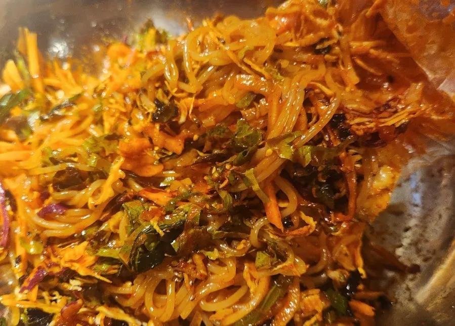 Jjolmyeon mixed and lifted with chopsticks