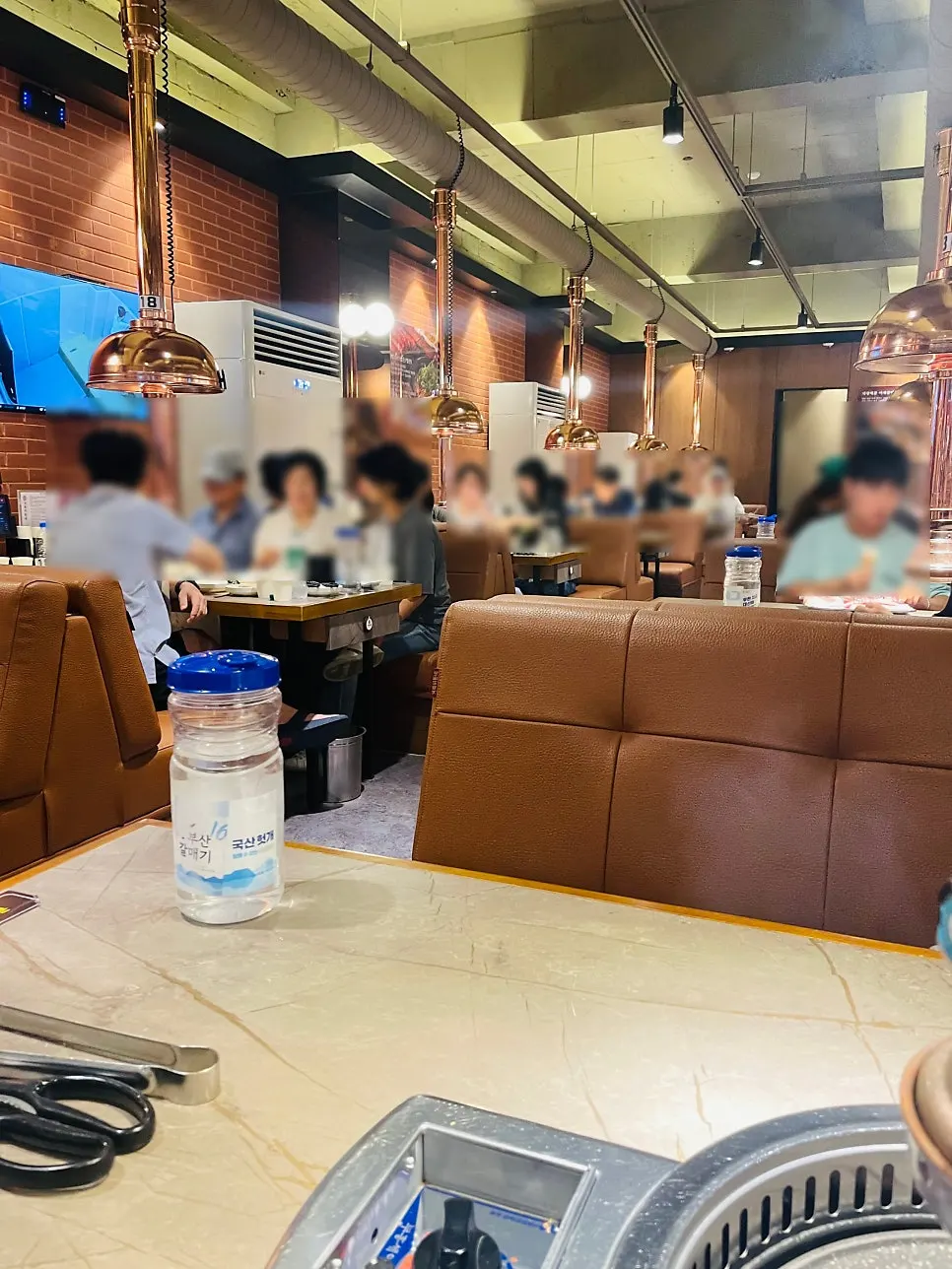 거북이동네 남천점 매장 내부 좌석
