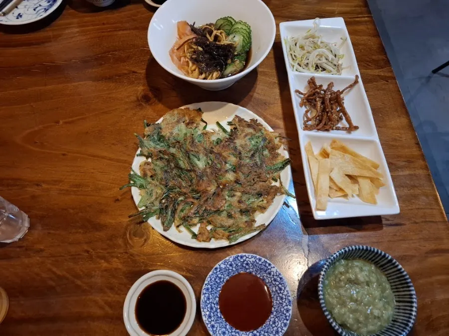 연어가 들어간 기본 샐러드