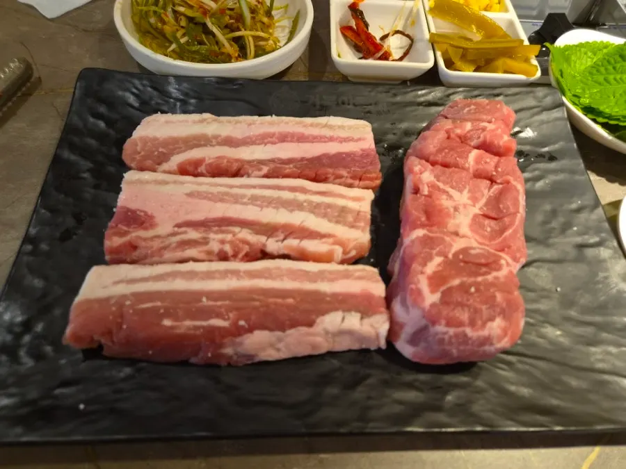 Basic side dishes at the self-service bar