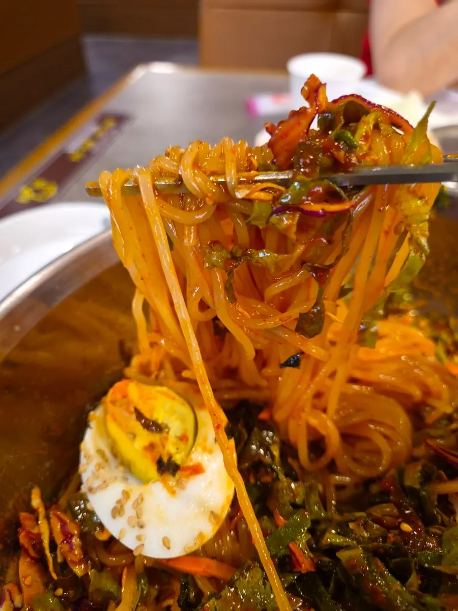 Giant spicy vegetable jjolmyeon