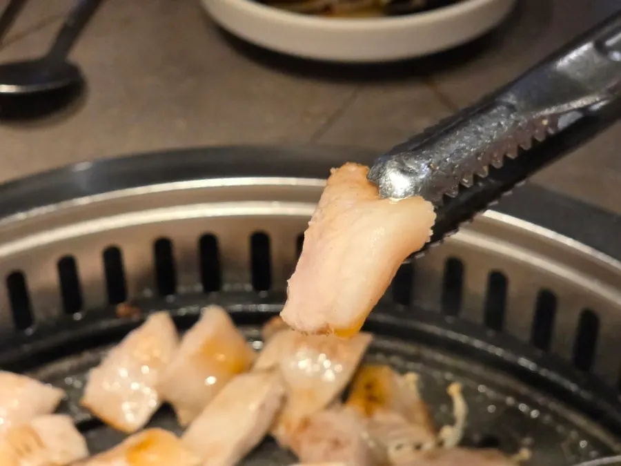 Tenderly cooked pork jowl