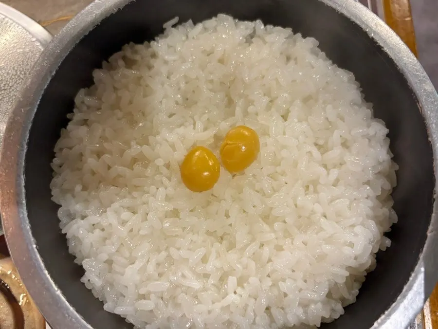 도톰하게 구워진 숙성삼겹살