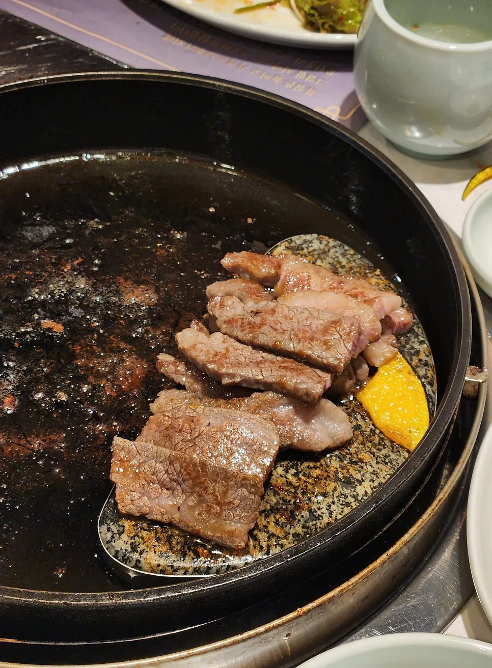 Hanwoo paired with accompanying side dishes